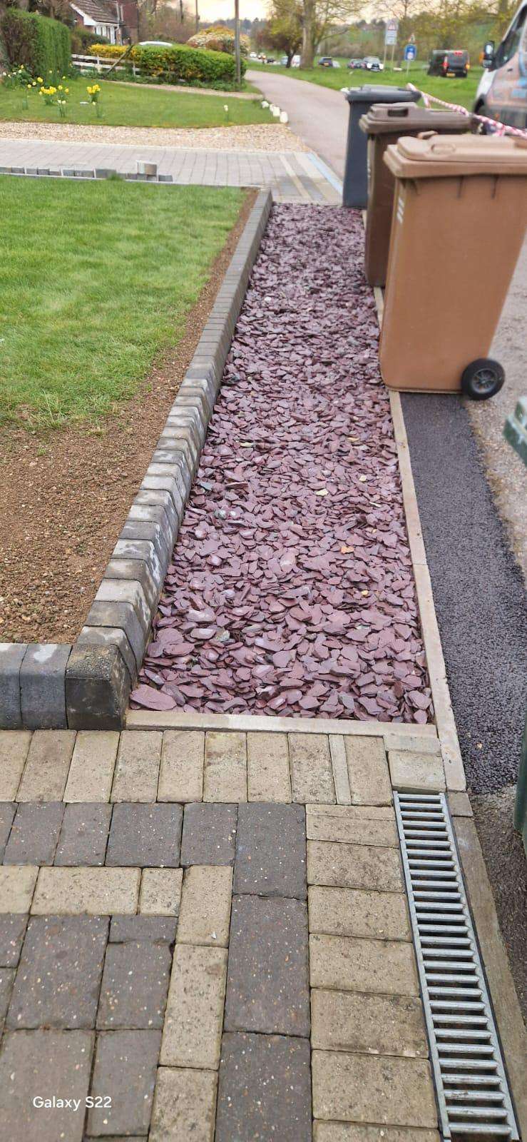 plum slate gravel driveway boundary installation dartford 5